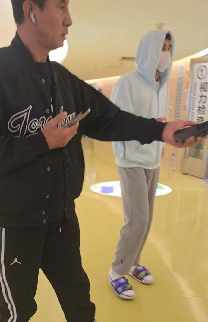 情况：已完成视力检查摘除眼罩爱游戏平台郭艾伦眼部受伤休养